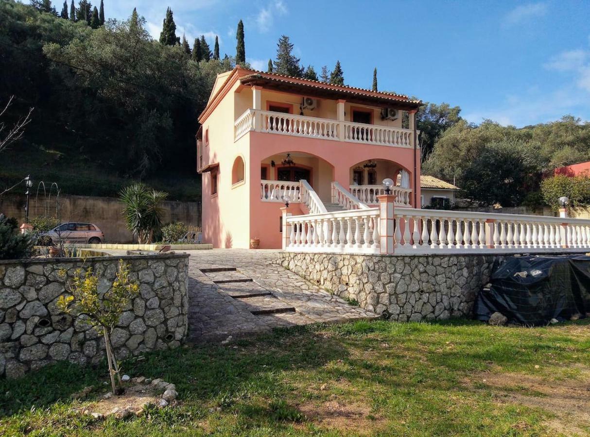 Villa Silvia Agios Matthaios  Exterior photo