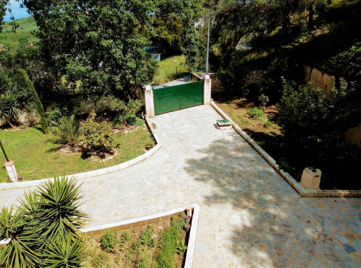 Villa Silvia Agios Matthaios  Exterior photo